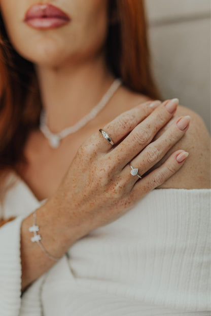 Anel Ajustável Gota Cravejada Prata 925 Ródio Branco