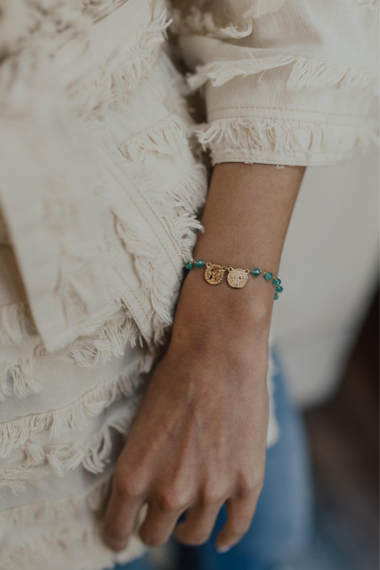 Pulseira Escapulário São Bento Jade Esmeralda Dourada