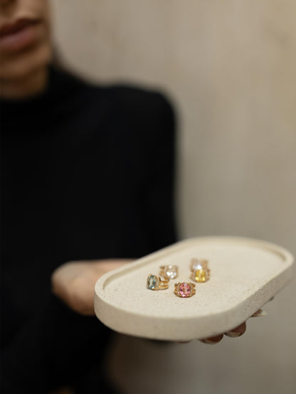 Piercing Fake Oval Cravejado Dourado