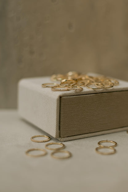 Anel Mini Solitário com Zircônias Dourado