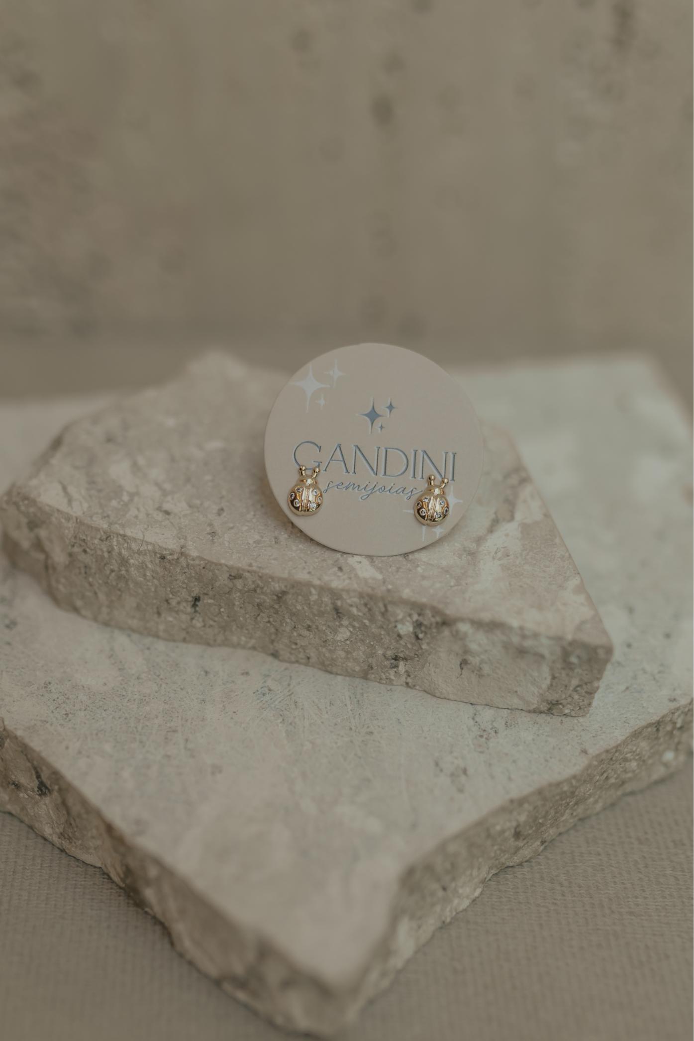 Brinco Infantil Cristal Joaninha Dourado