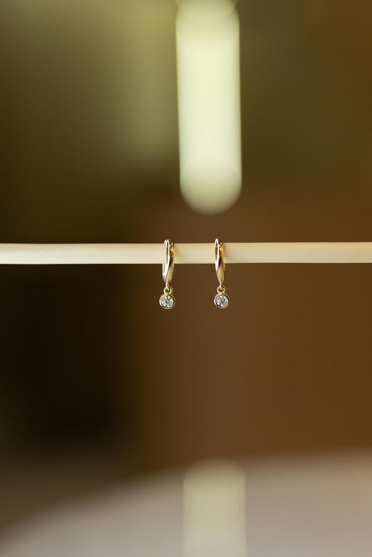 Brinco Argola Prata 925 Ponto de Luz Clássico Moissanite Dourado