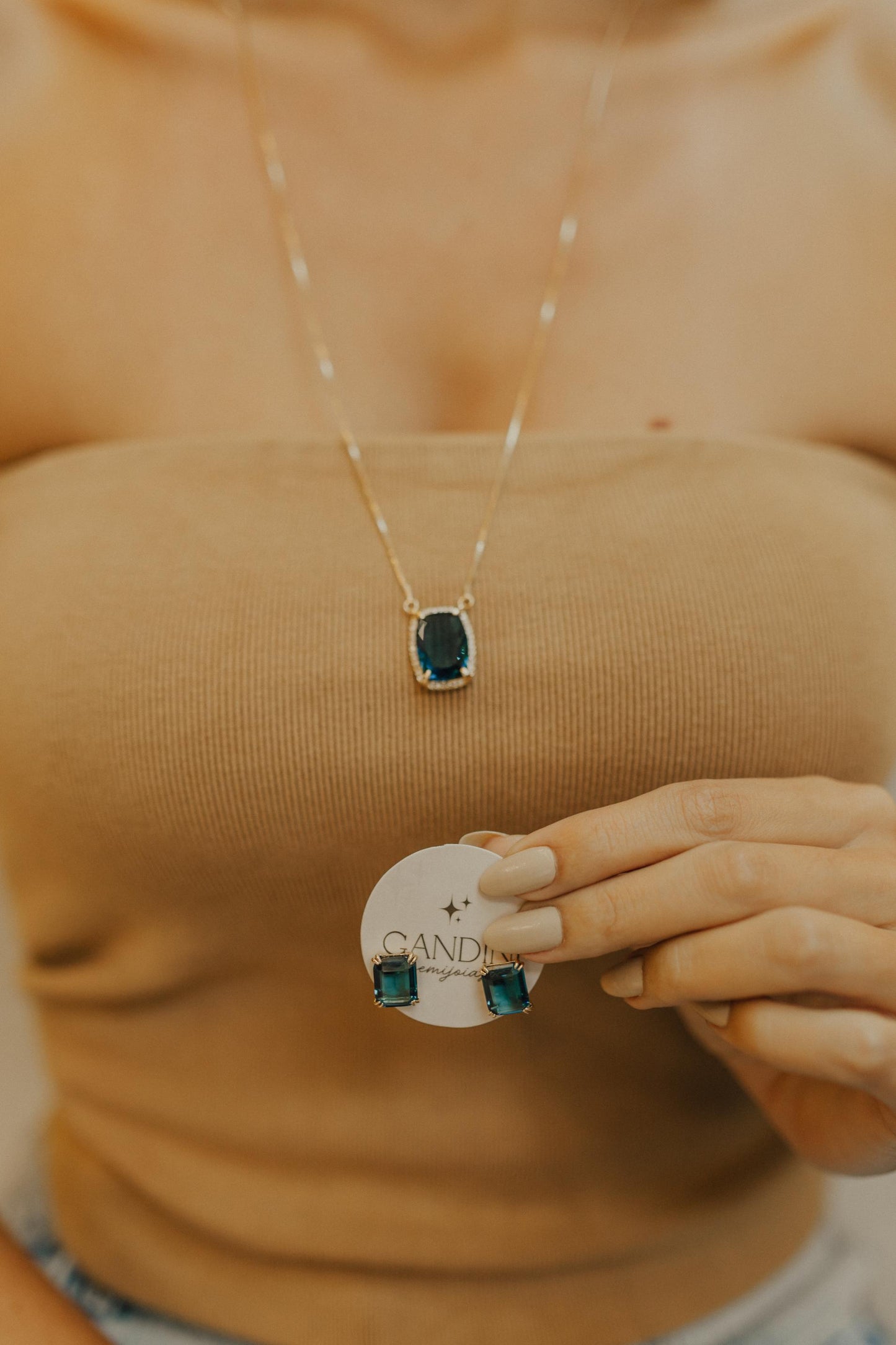 Colar Escapulário Madrepérola Azul Dourado