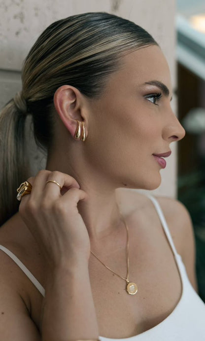 Colar Relicário Coração Cravejado Mini Dourado