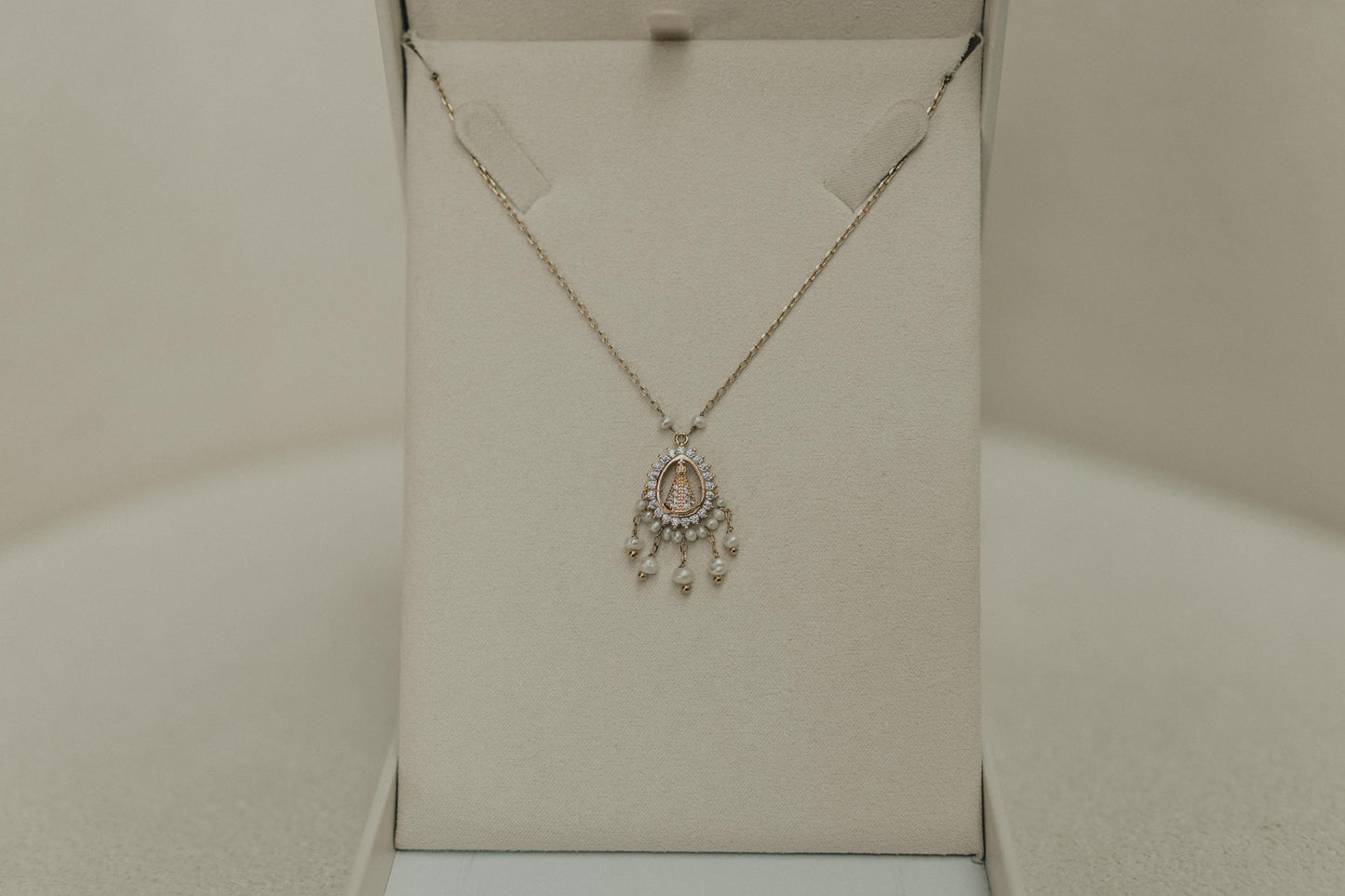 Colar Gota Cravejada Nossa Senhora Aparecida Pérola Dourado