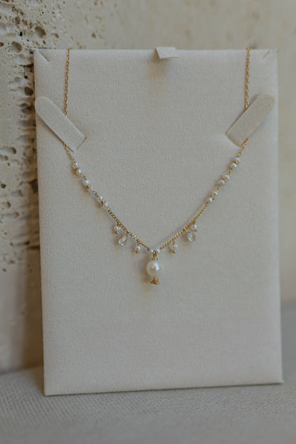 Colar Pérola Natural com Zircônias Dourado