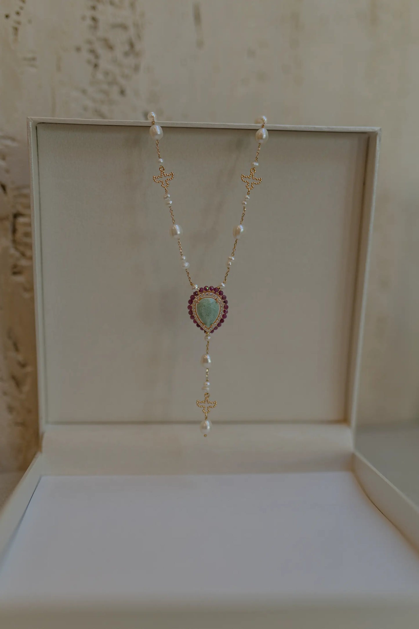 Colar Terço Gota Cravejada Pedras Naturais Dourado