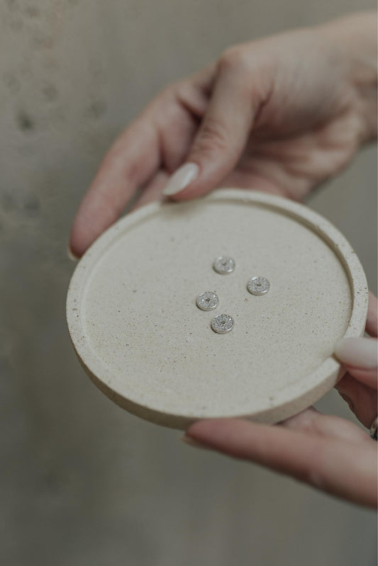 Tapa Furo Orelha Rasgada Ródio Branco