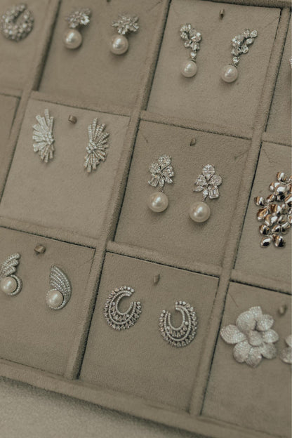 Brinco Geométrico Invisible Pérola Ródio Branco