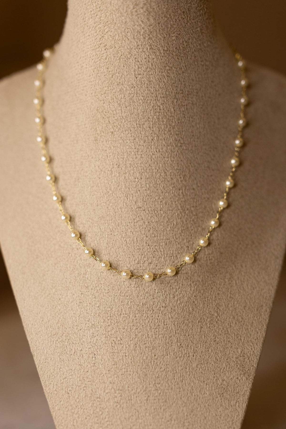 Colar Choker de Pérolas 4mm Dourado