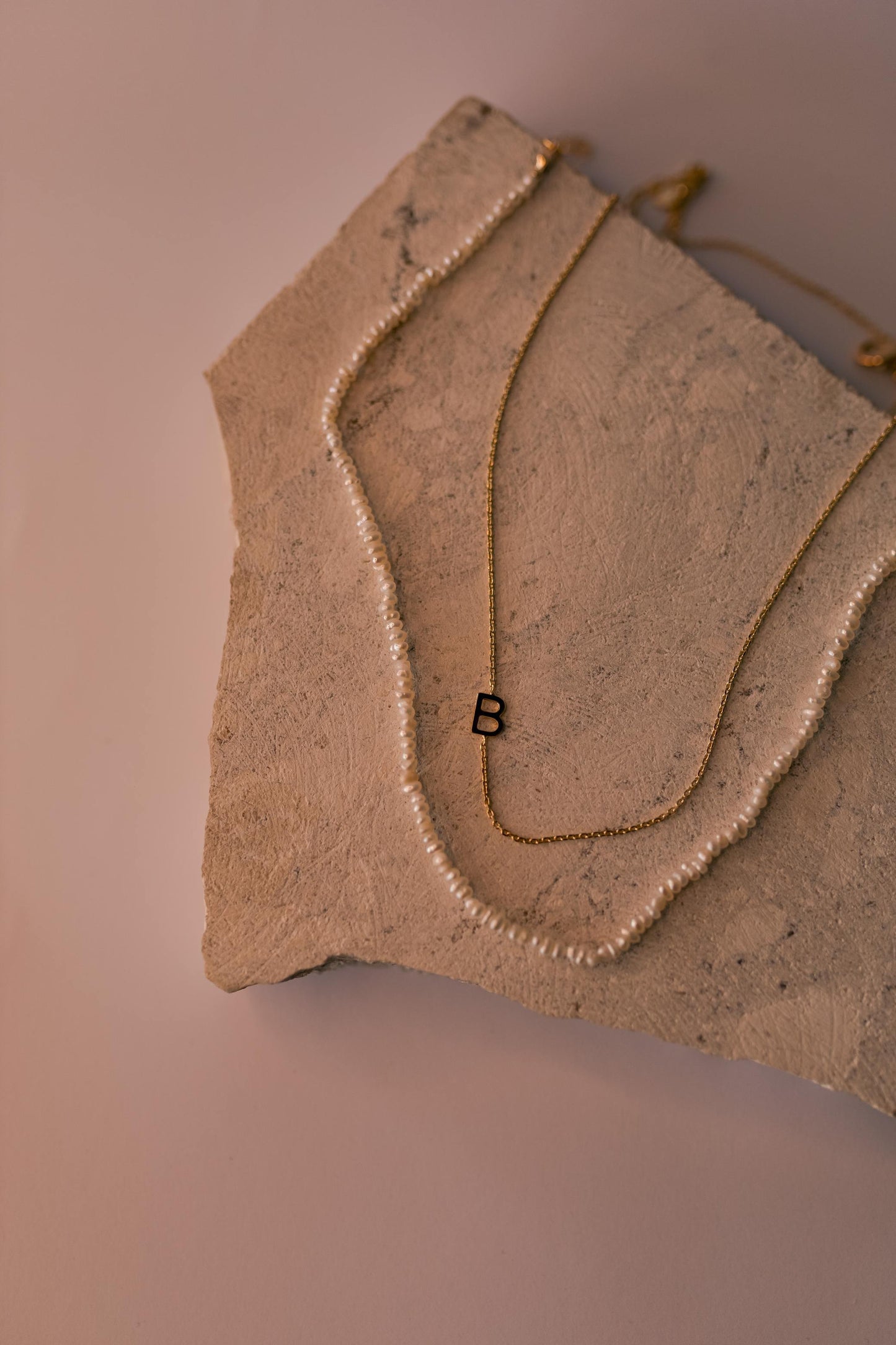 Choker Letra Dourado