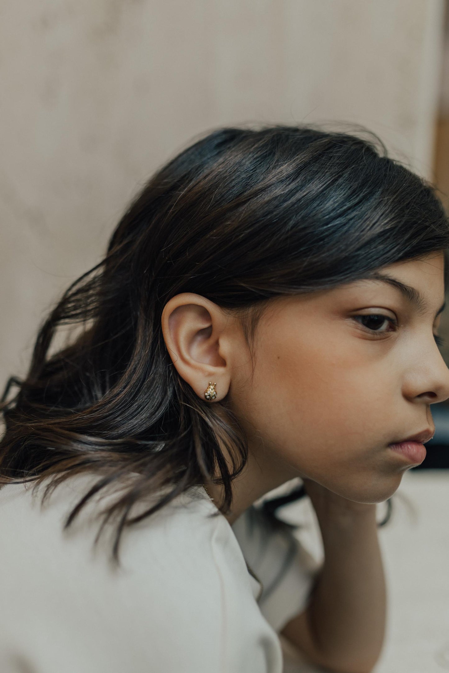 Brinco Infantil Cristal Joaninha Dourado