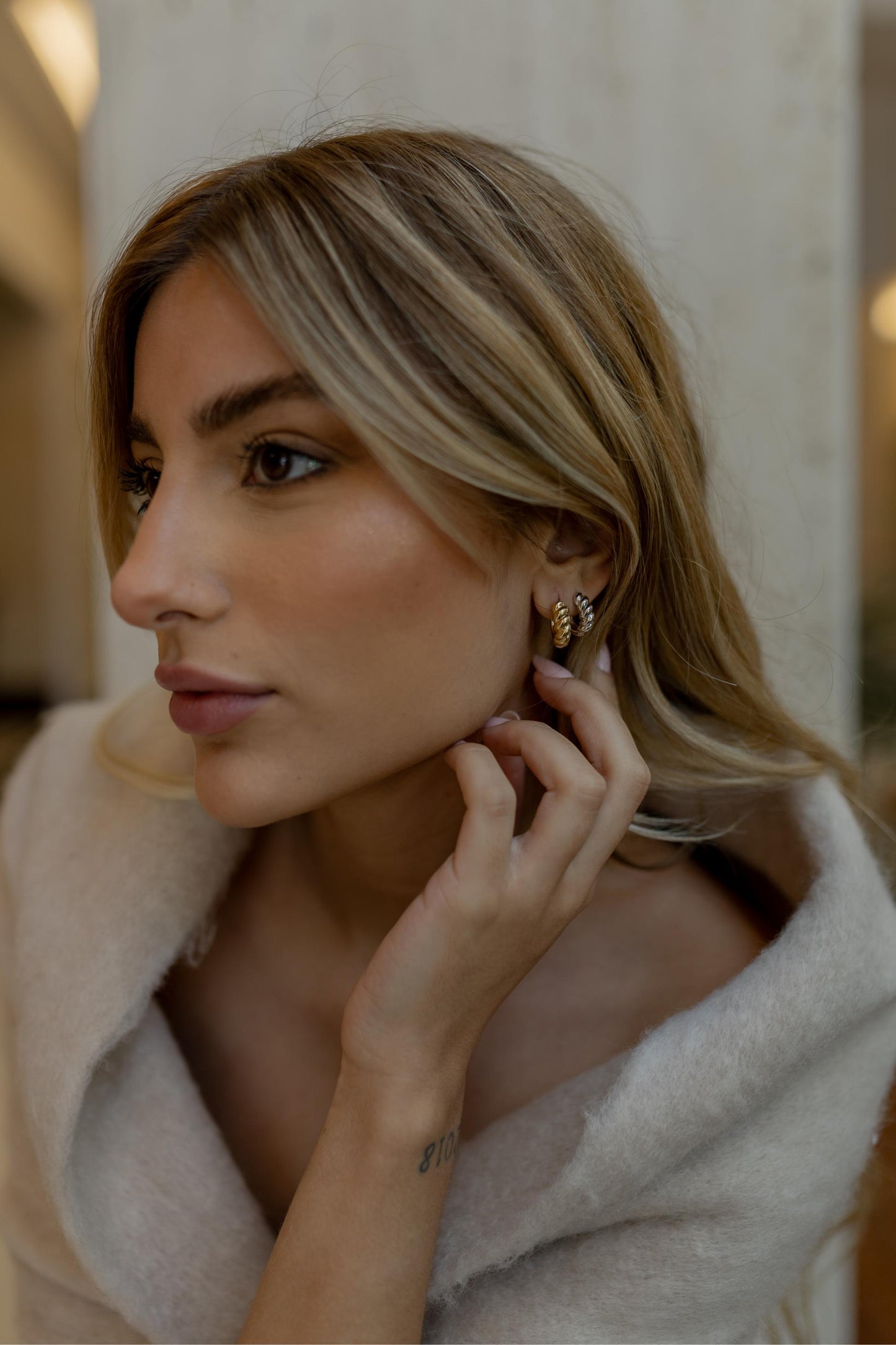 Brinco Argola Croissant G Dourado