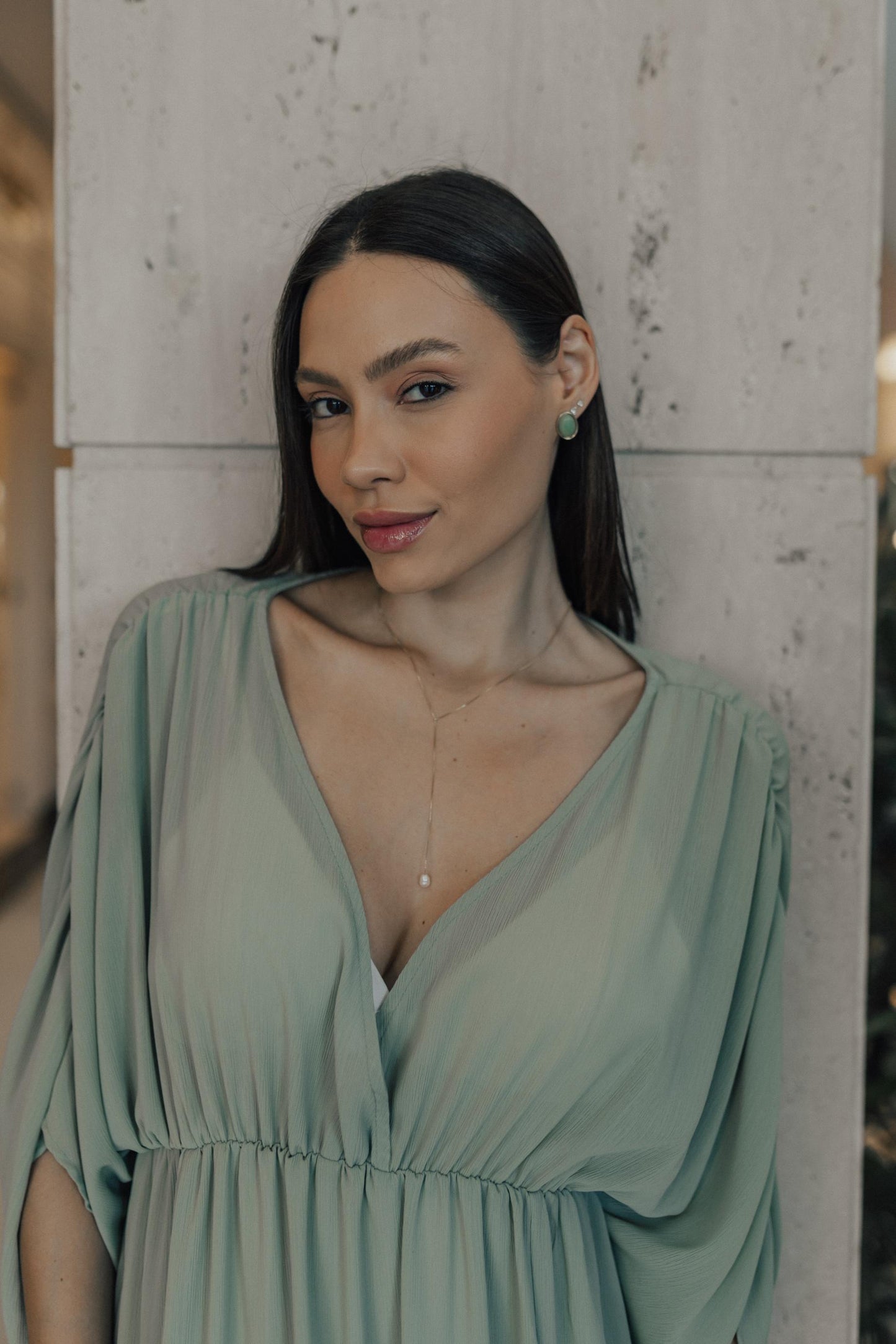 Brinco Oval Pedra Natural Dourada